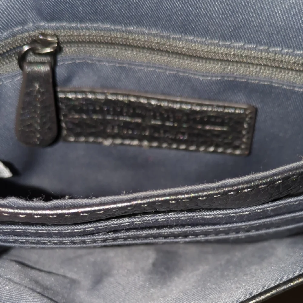 Audrey Brooke Metallic Leather Crossbody Bag NOW ONLY $25 - Picture 4 of 7